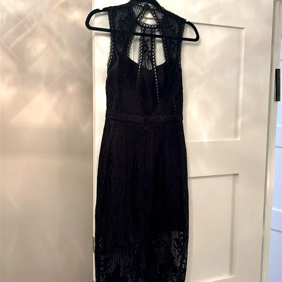 ALEXIS BLACK LACE DRESS - Picture 2 of 3